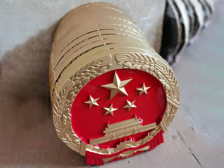 如何确保大型国徽的长期保存和不褪色
